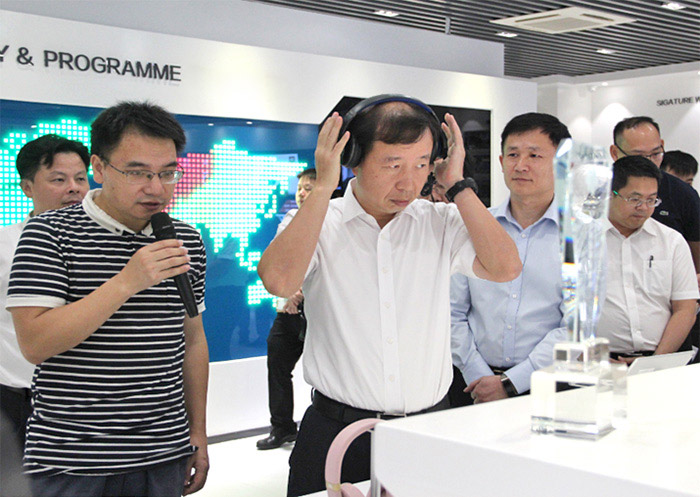 向导来访：2018.9东莞市市长肖亚非Z6尊龙旗舰厅调研